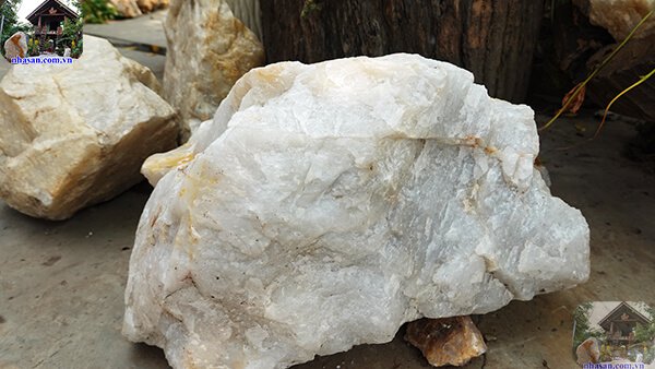 Thạch anh trắng đục - Viên đá dùng trong trấn trạch nhà cửa